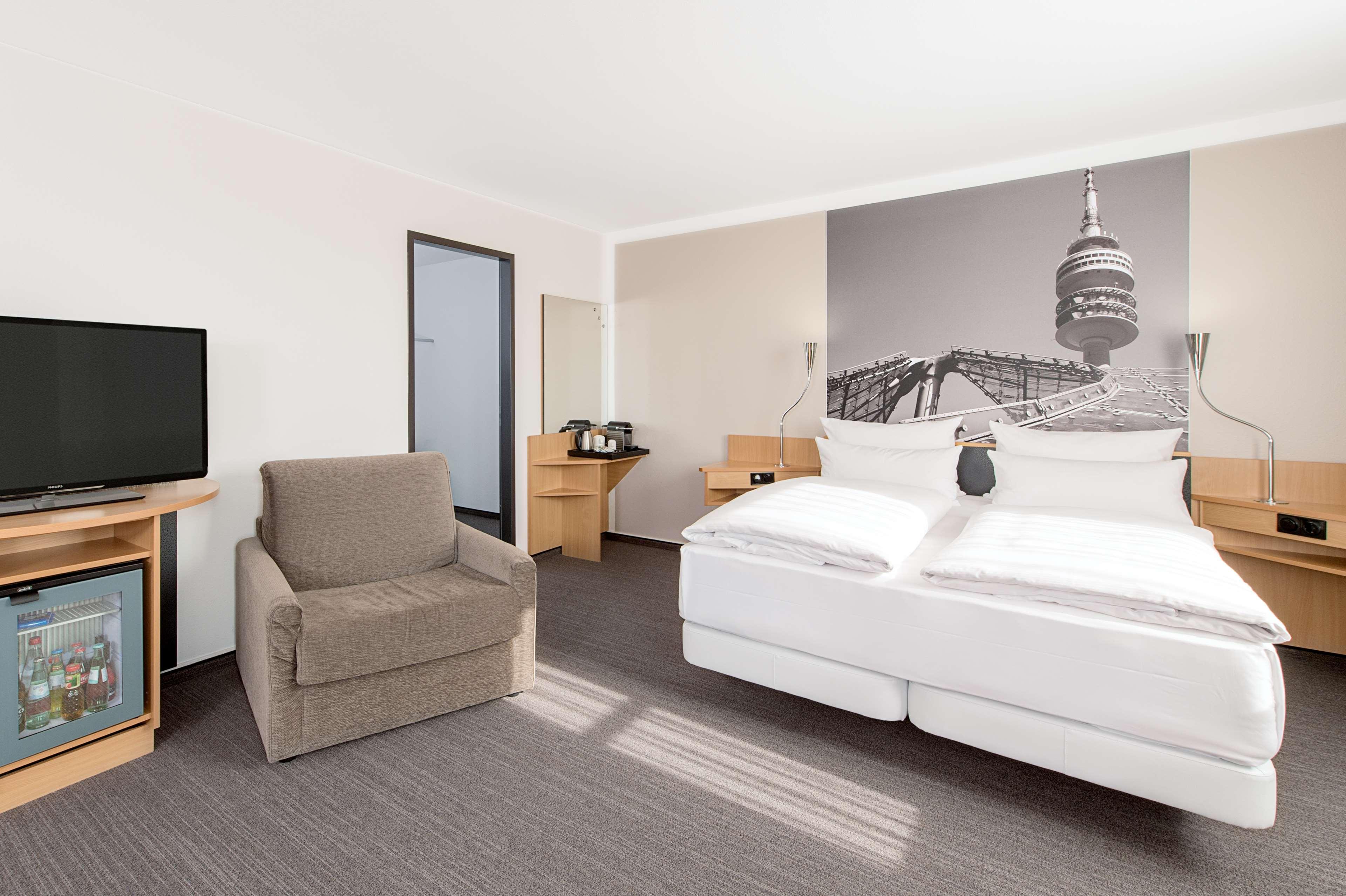Nh Muenchen Messe Hotel Bagian luar foto