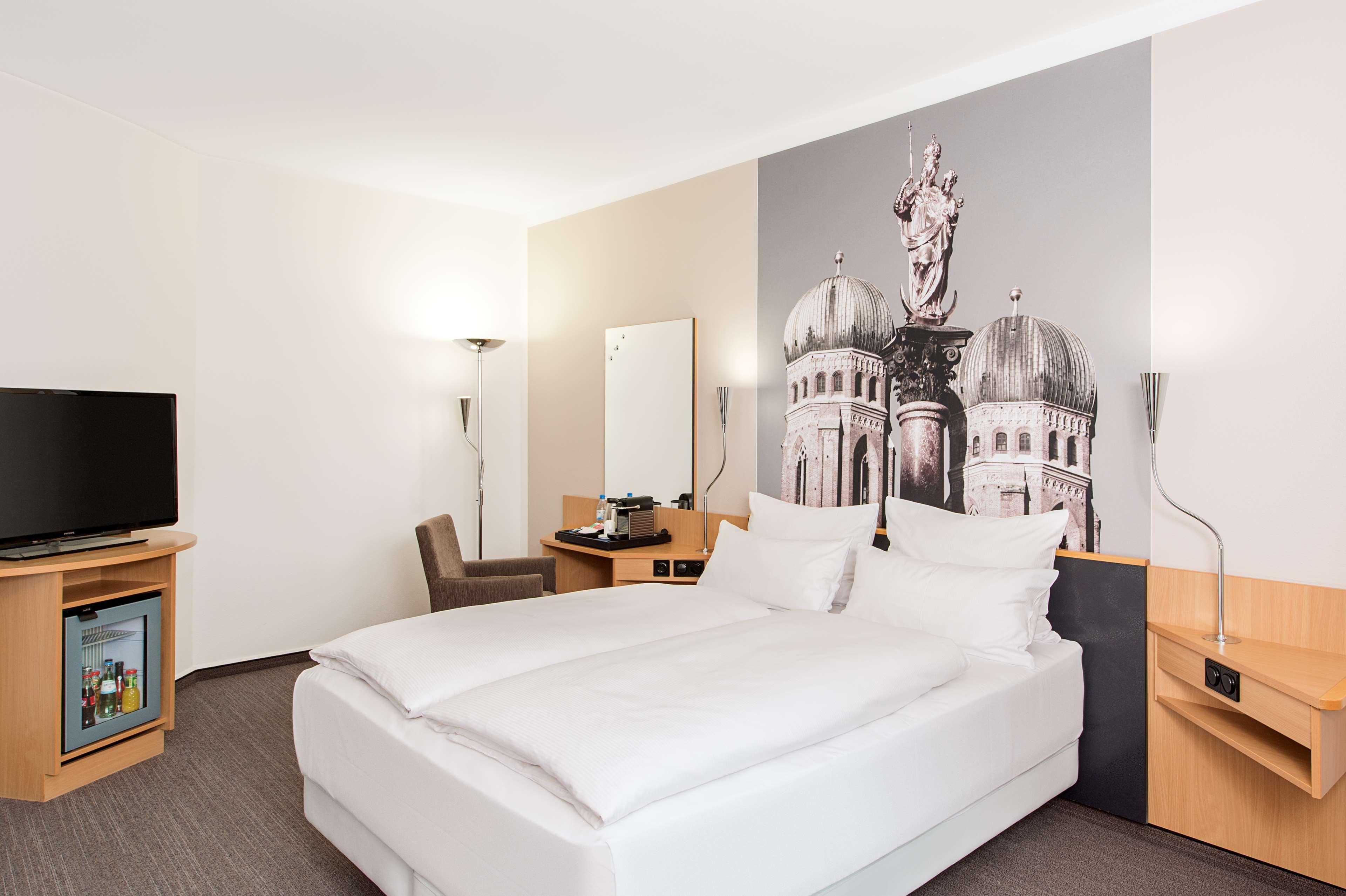 Nh Muenchen Messe Hotel Bagian luar foto
