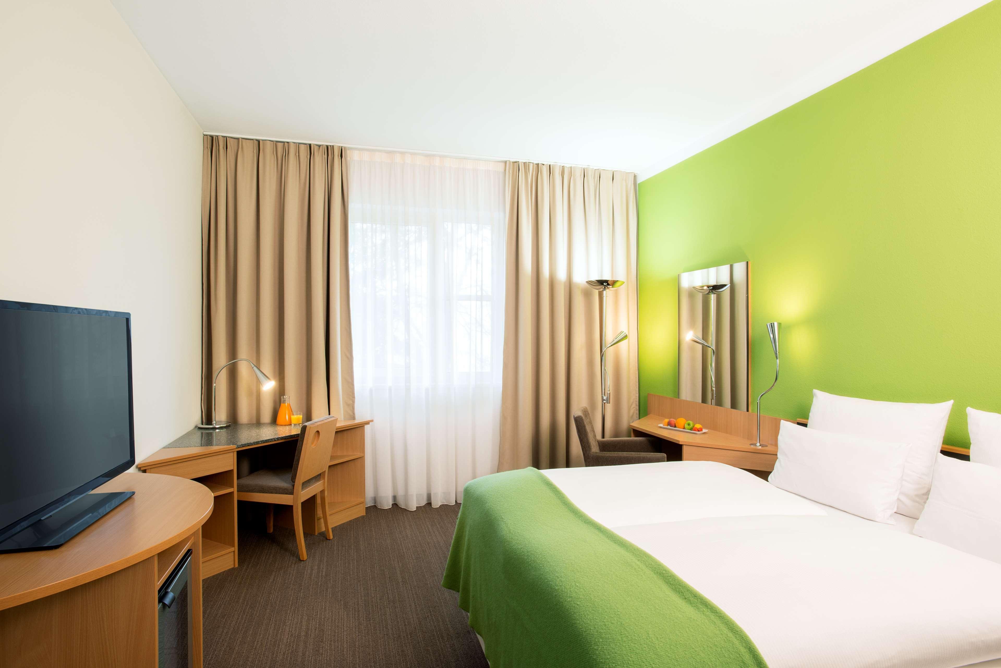 Nh Muenchen Messe Hotel Bagian luar foto