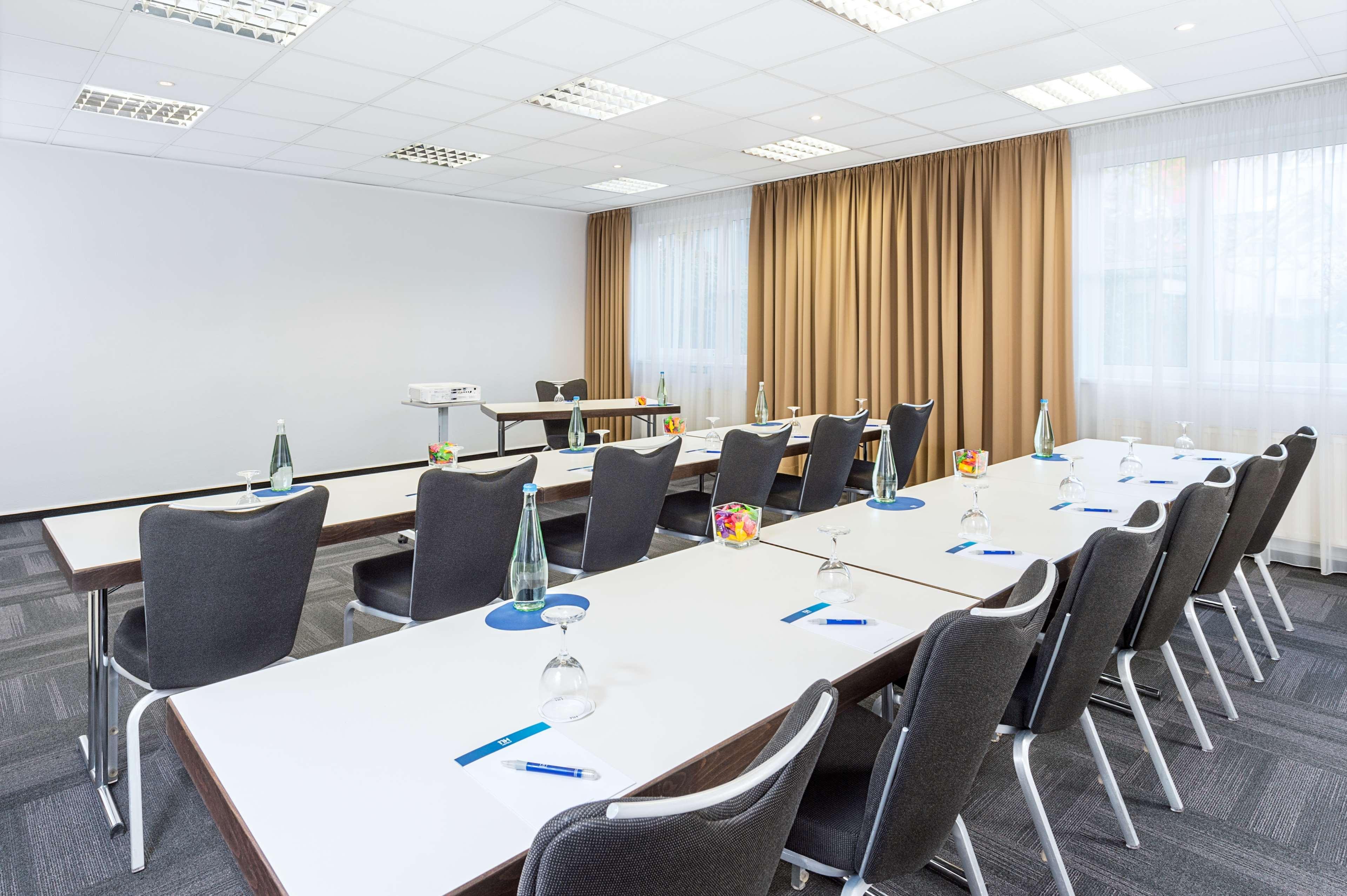 Nh Muenchen Messe Hotel Bagian luar foto