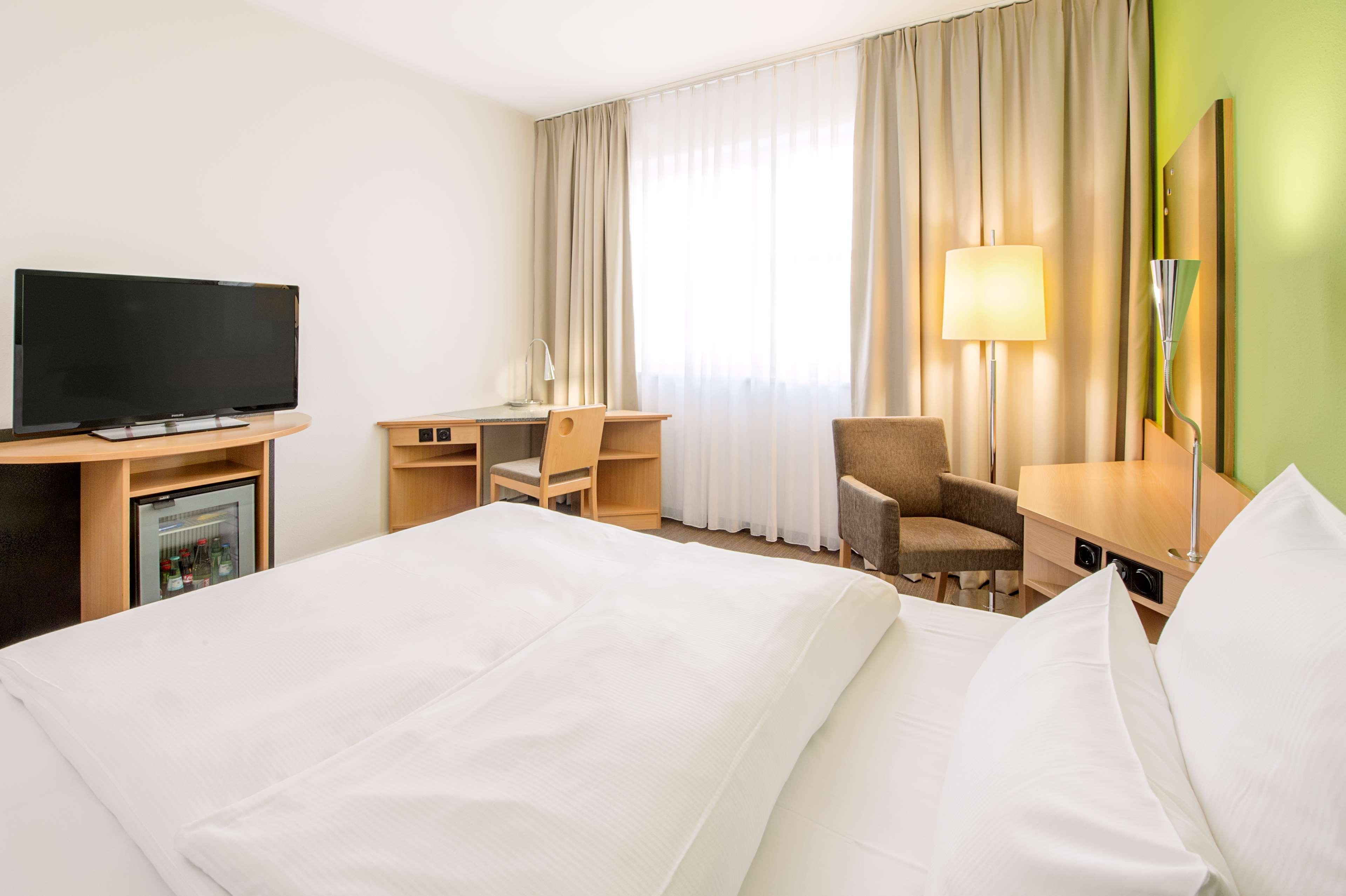 Nh Muenchen Messe Hotel Bagian luar foto