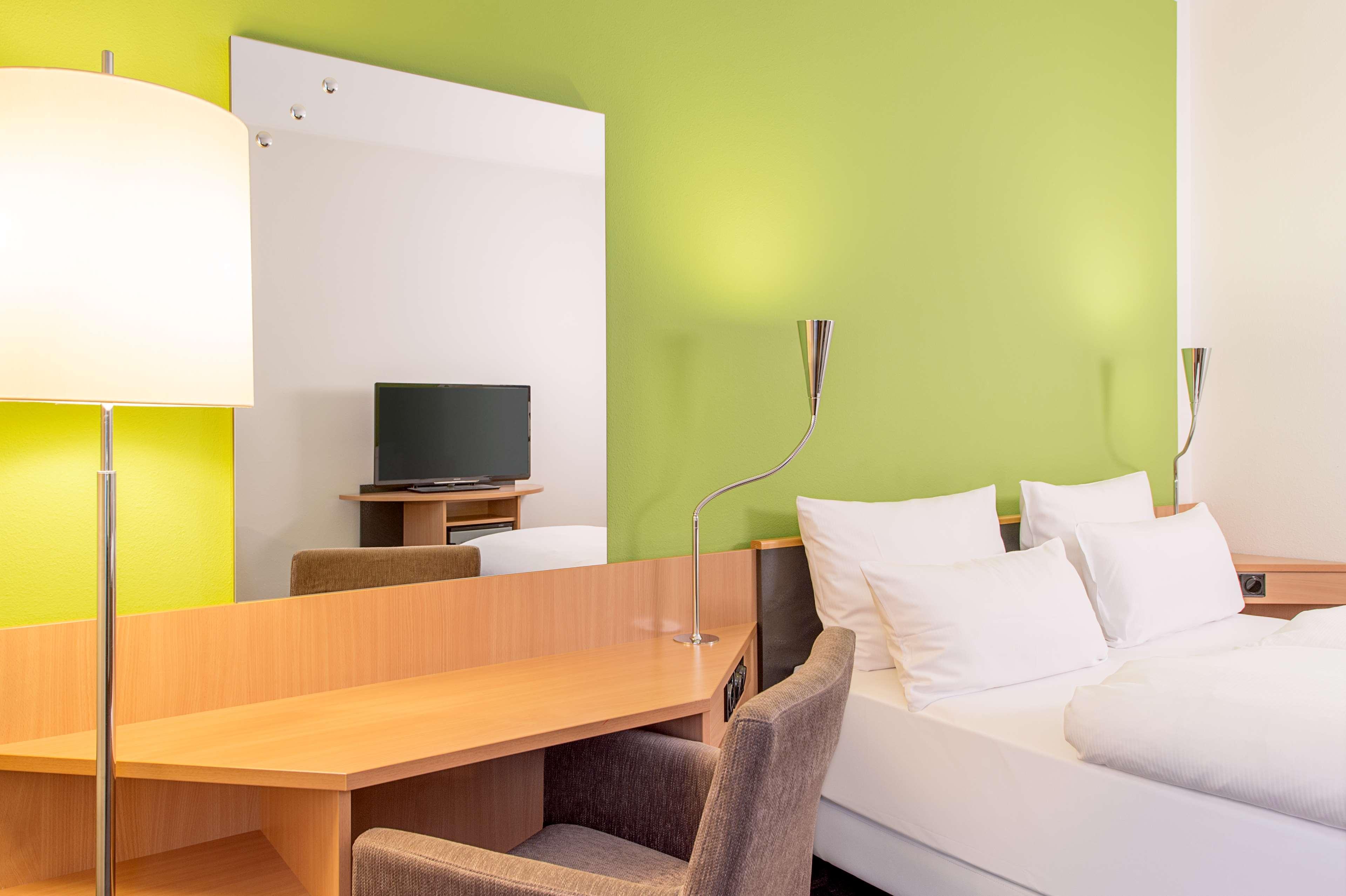 Nh Muenchen Messe Hotel Bagian luar foto