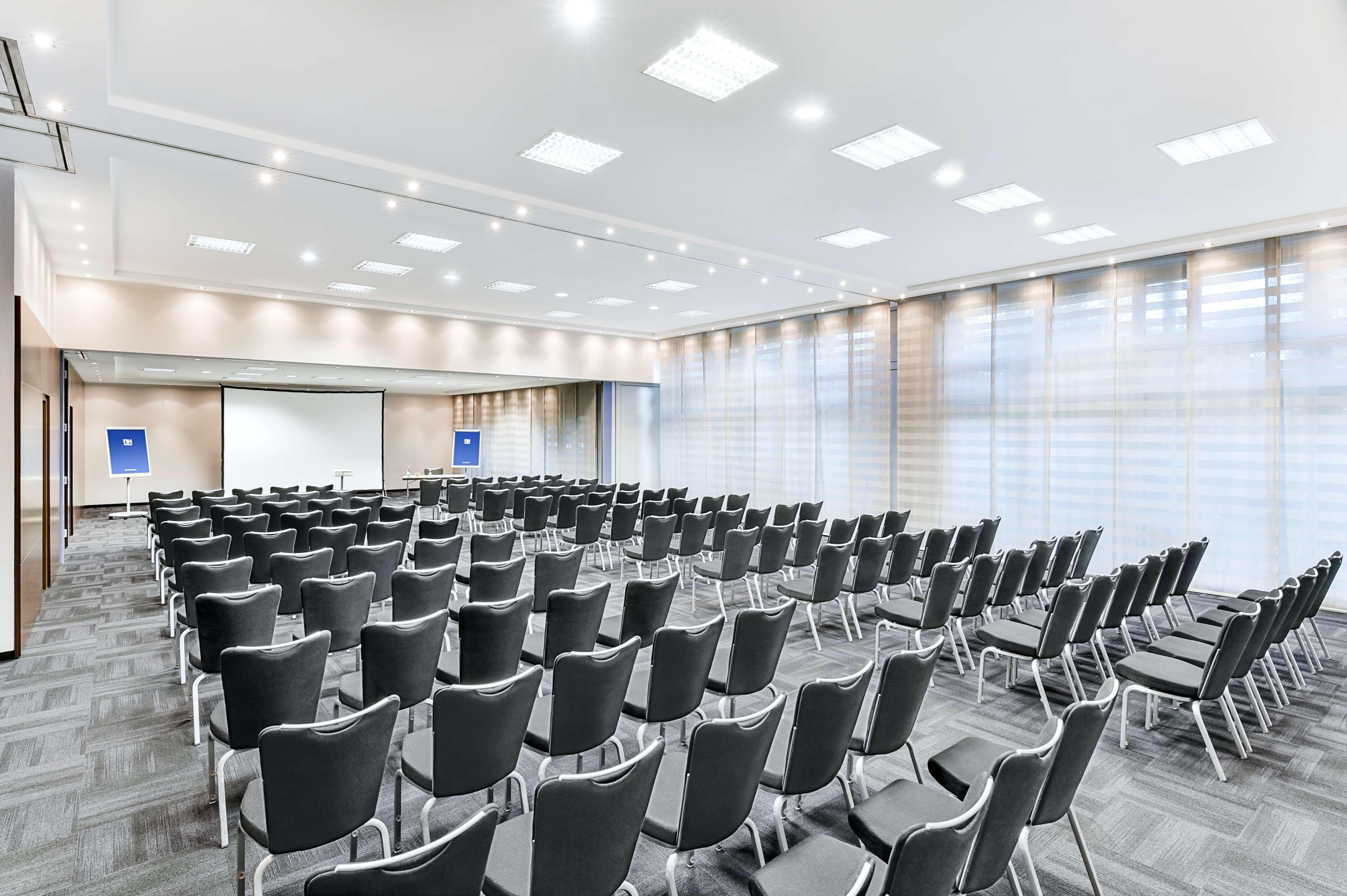 Nh Muenchen Messe Hotel Bagian luar foto