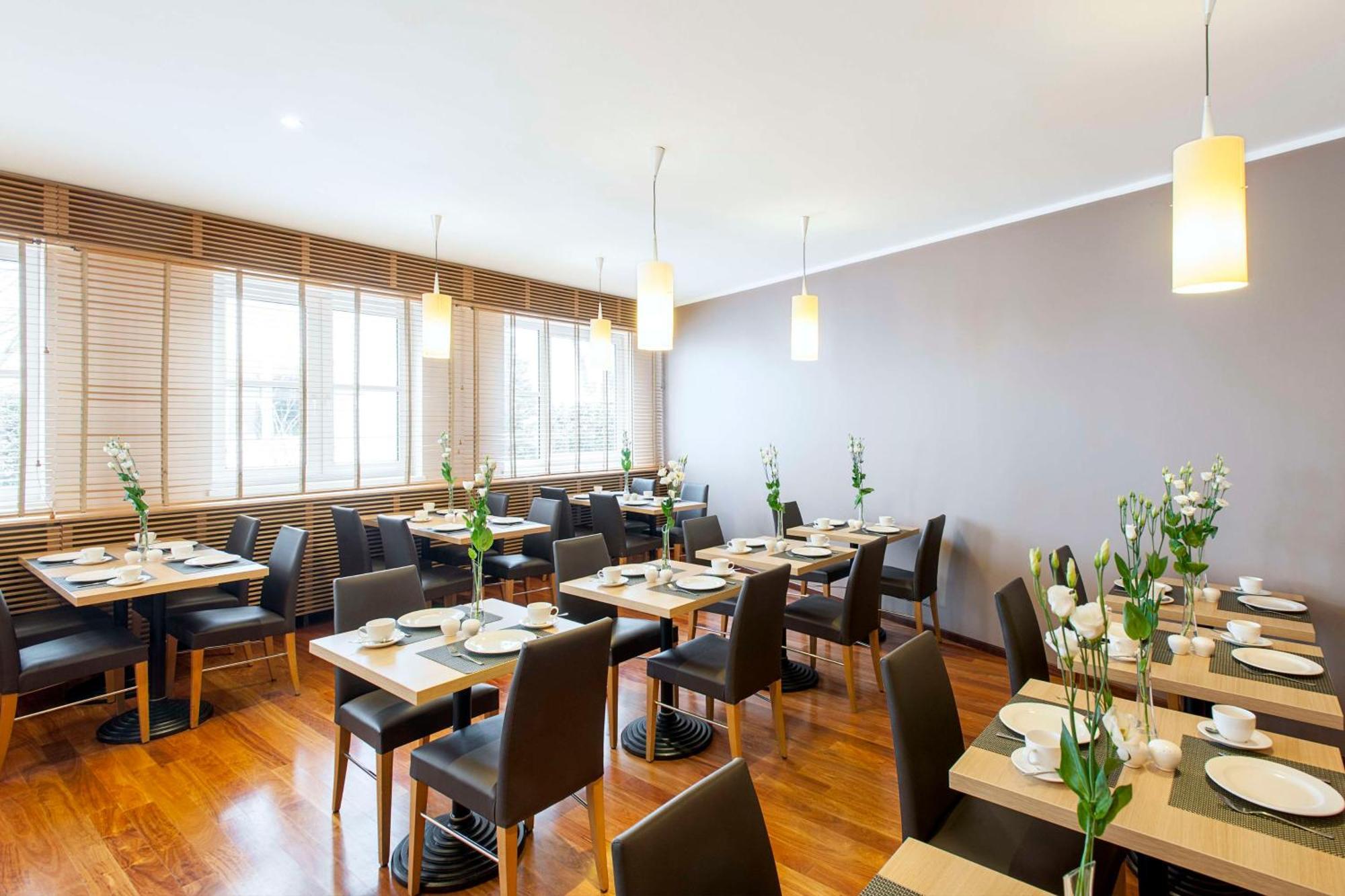 Nh Muenchen Messe Hotel Bagian luar foto