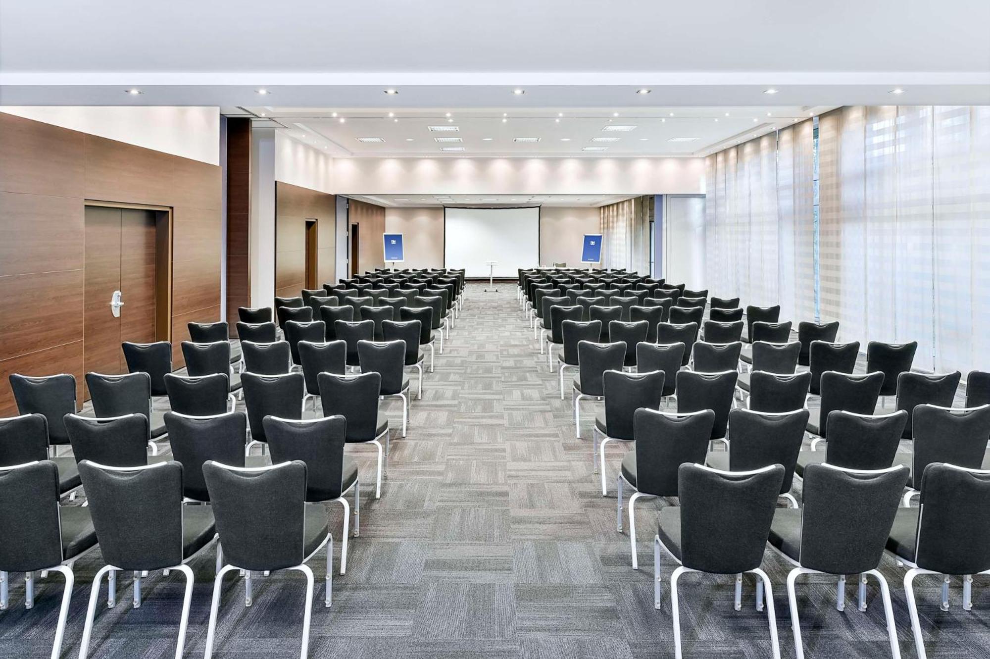Nh Muenchen Messe Hotel Bagian luar foto