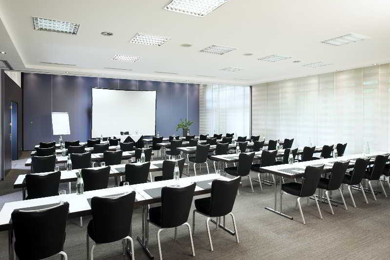 Nh Muenchen Messe Hotel Bagian luar foto